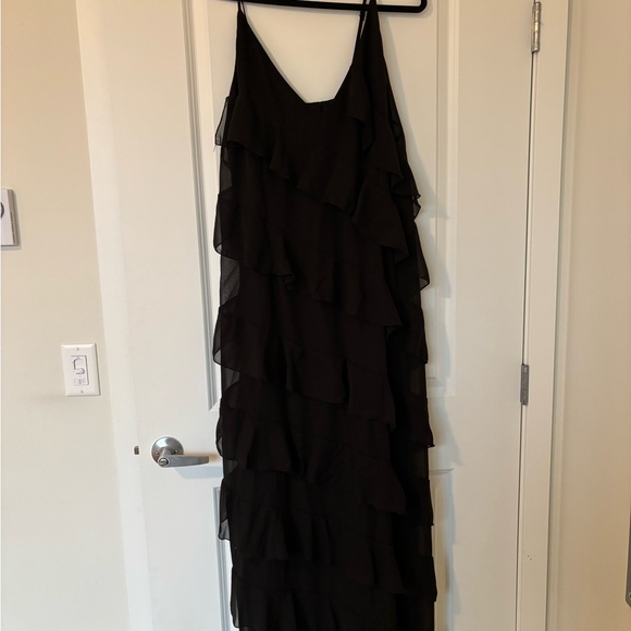 BOOHOO BLACK RUFFLE DRESS W SLIT - Picture 5 of 10